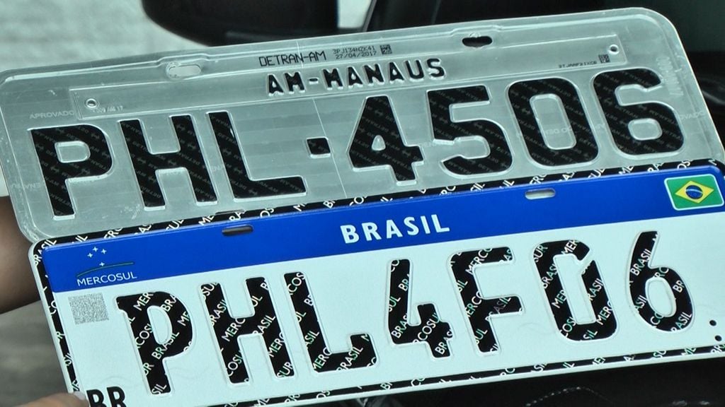 Placa Mercosul e PIV lado a lado