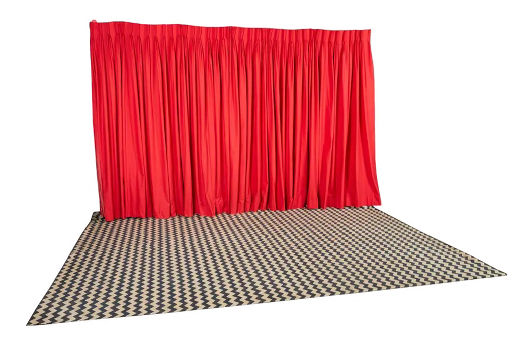 Fotografia da Cortina vermelha estilo cabana preta