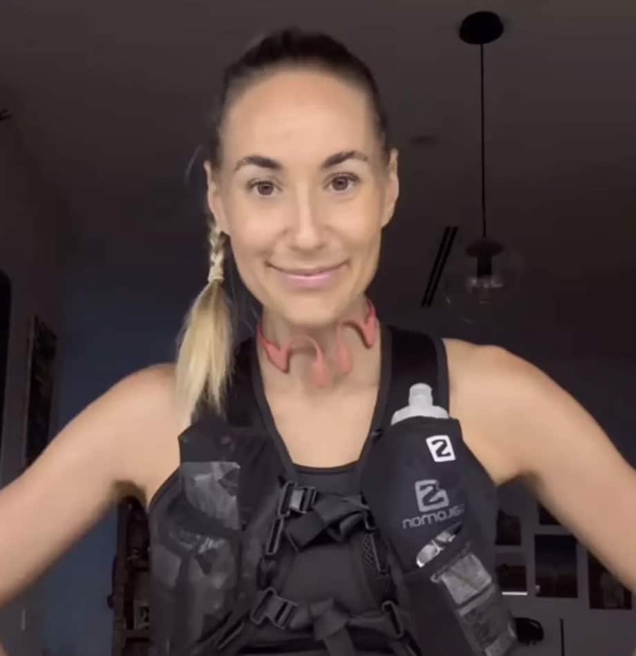 Cirurgião explica a mulher 'saudável e em forma', de 39 anos, por que pessoas como ela estão desenvolvendo câncer no intestino A mãe, que é treinadora de saúde e fitness, passou recentemente por uma cirurgia para remover o tumor (Instagram/@thefigure_)