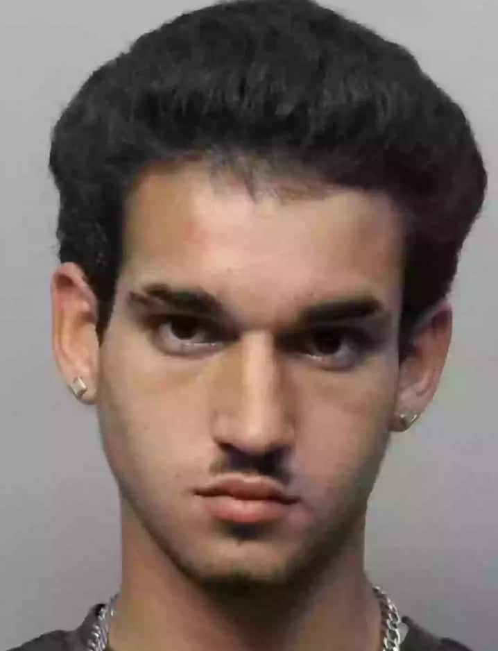 Simulação chocante revela como dois detentos em celas separadas tiveram um bebê sem nunca se encontrarem. Joan Depaz está na prisão acusado de homicídio em primeiro grau (Miami-Dade Corrections).