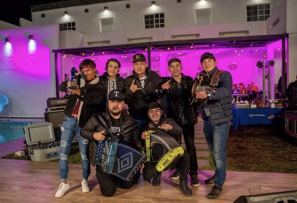 Banda inteira desaparece misteriosamente após postar vídeo assustador no Instagram Los Juniors de Monterrey desapareceram misteriosamente enquanto iam se apresentar em um show (Facebook)
