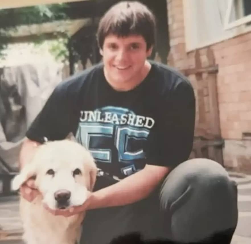 Estrela de reality show é acusada de assassinato após corpo decapitado do namorado ser encontrado em sua casa O corpo de Julian Story foi encontrado queimado e desmembrado (Polícia da Austrália do Sul)