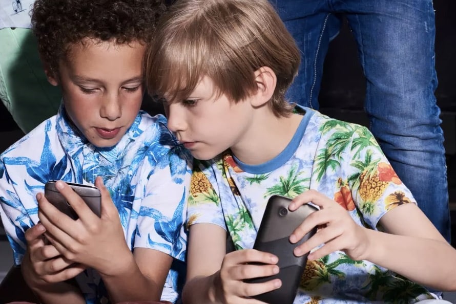 Menino de 12 anos morre após participar do perigoso desafio do "apagão" nas redes sociais, e um ente querido se pronuncia O “desafio do apagão” é uma tendência das redes sociais que surgiu no TikTok em 2021 e, desde então, tirou a vida de várias crianças