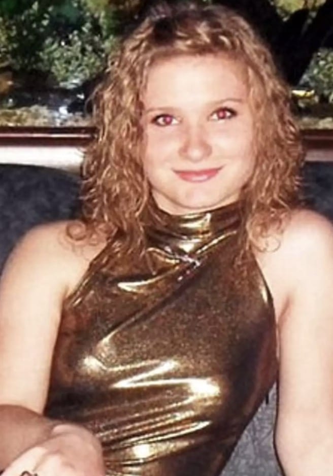 Mulher sofreu uma das piores mortes possíveis ao ser devorada viva por um urso enquanto falava ao telefone com a mãe Olga Moskalyova tinha apenas 19 anos quando ela e seu padrasto foram mortos por ataques violentos (Arquivo da Família).