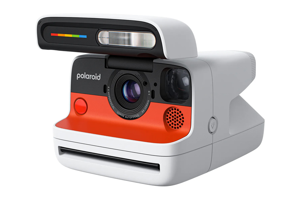 Imagem, em fundo branco, de uma câmera fotográfica tipo Polaroid.