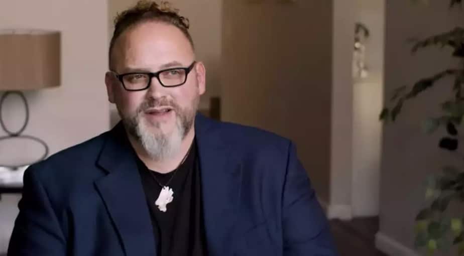 Homem declarado 'morto por 45 minutos' descreve como foi 'testemunhar a própria morte' Vincent Tolman teve um pincel com a morte quando tinha 25 anos (YouTube/Coming Home Channel)