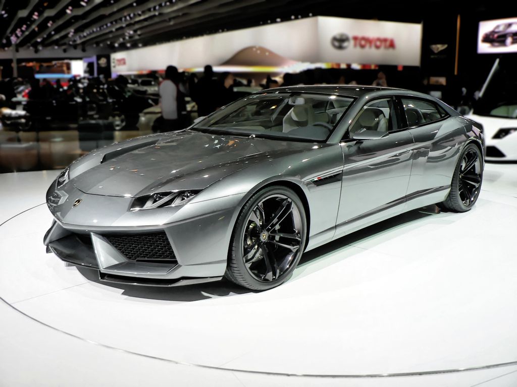 Lamborghini Estoque vista de frente[