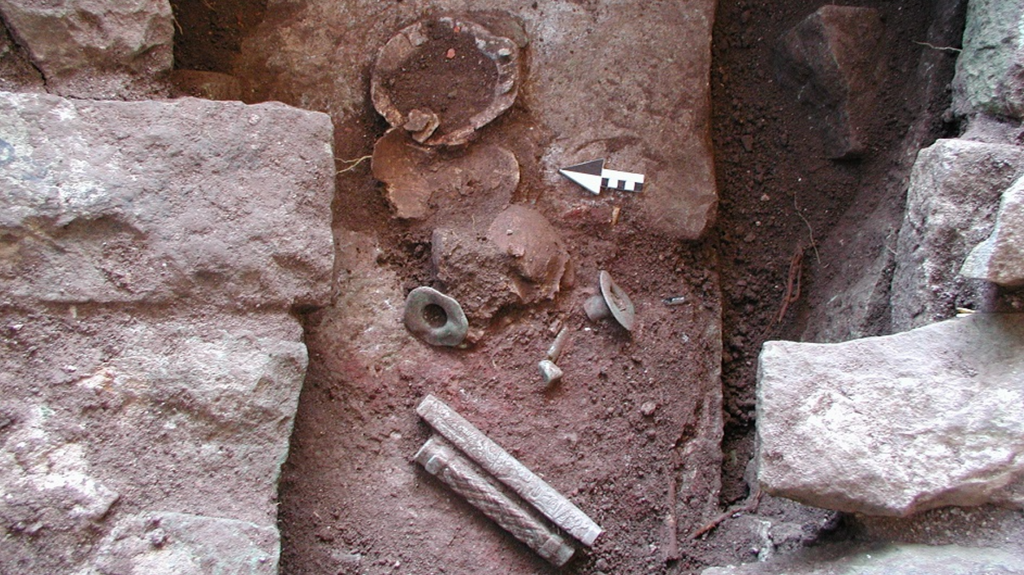 A riqueza do enterro de um dos maias do período clássico indica que o indivíduo era um líder dinástico de seu povo (Imagem: Seiichi Nakamura)