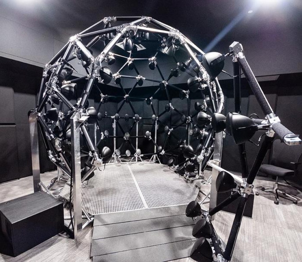 O AudioDome, que usa tecnologia ambisônica para simular a origem dos sons através de 100 canais de som (Imagem: Sonible GmbH)