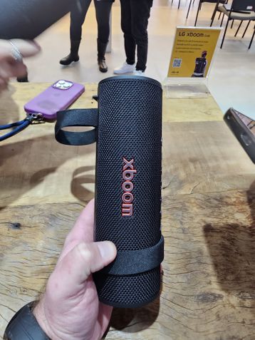 Linha de caixas de som LG xboom by will.i.am