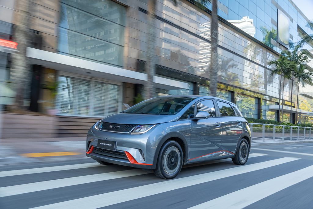 BYD Dolphin visto de frnete