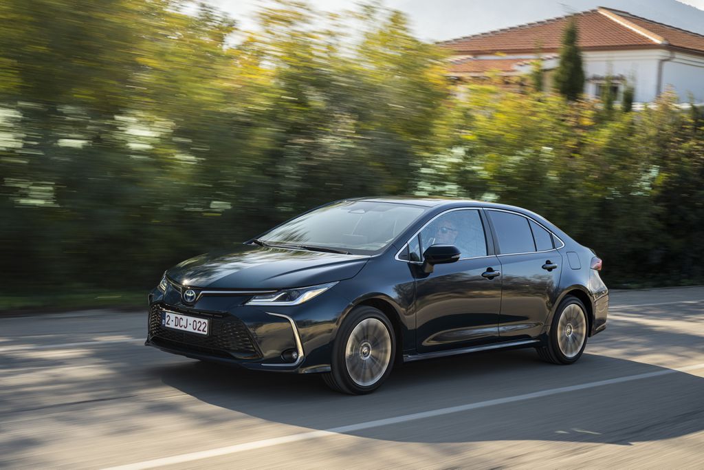 Corolla Hybrid visto de frente