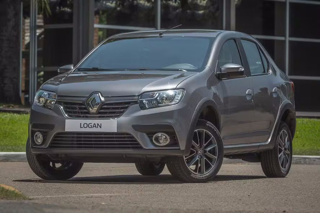 Renault Logan visto de frente