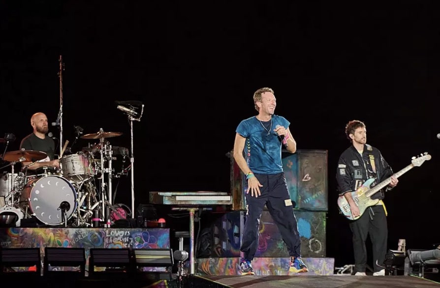 Pessoas destacam a reação "desastrosa" de Chris Martin após CEO ser flagrado com funcionária na câmera do beijo em show do Coldplay Chris Martin seguiu em frente rapidamente, mas os fãs não esqueceram