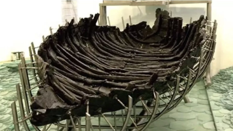 Detalhes importantes da vida de Jesus são descobertos em impressionante barco de 2.000 anos O Barco de Jesus oferece uma visão sobre a vida de 2.000 anos atrás (Centro Yigal Allon)