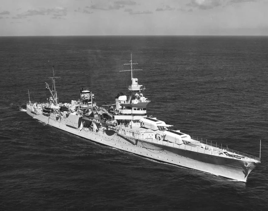 O USS Indianapolis foi afundado durante a Segunda Guerra Mundial, e se passaram dias até que os sobreviventes fossem resgatados