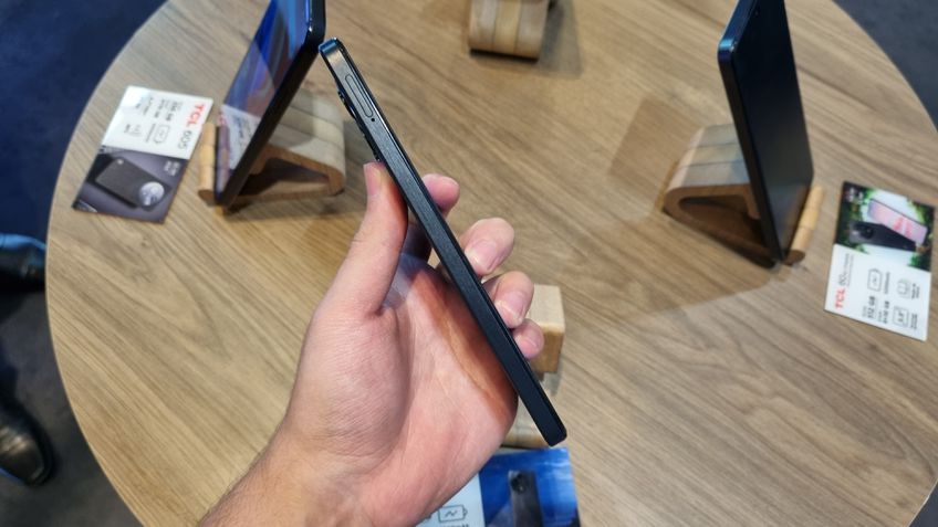 TCL 60 SE
