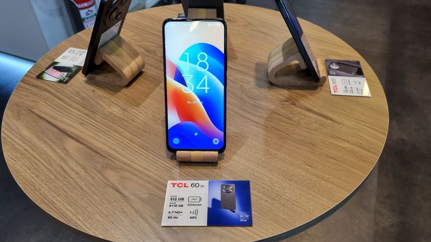 TCL 60 SE