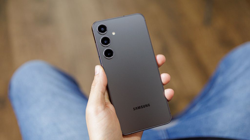 Samsung deve começar a distribuir a One UI 8 após a estreia de seus novos dobráveis (Imagem: Ivo Meneghel Jr/Canaltech)