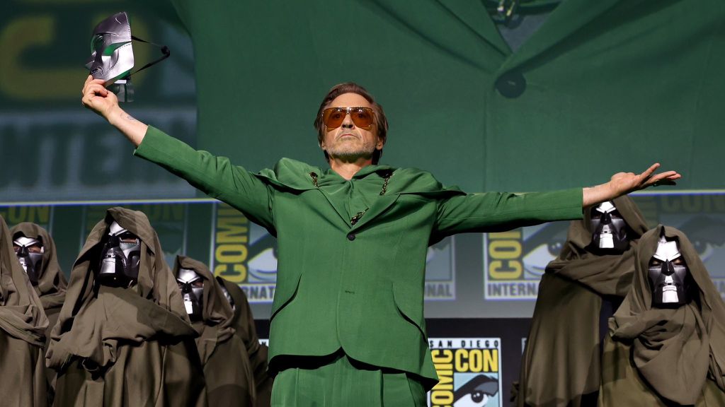 Robert Downey Jr. sendo anunciado como Doutor Destino durante painel da Marvel na San Diego Comic-Con em julho de 2024 (Imagem: Divulgação/Marvel Studios)