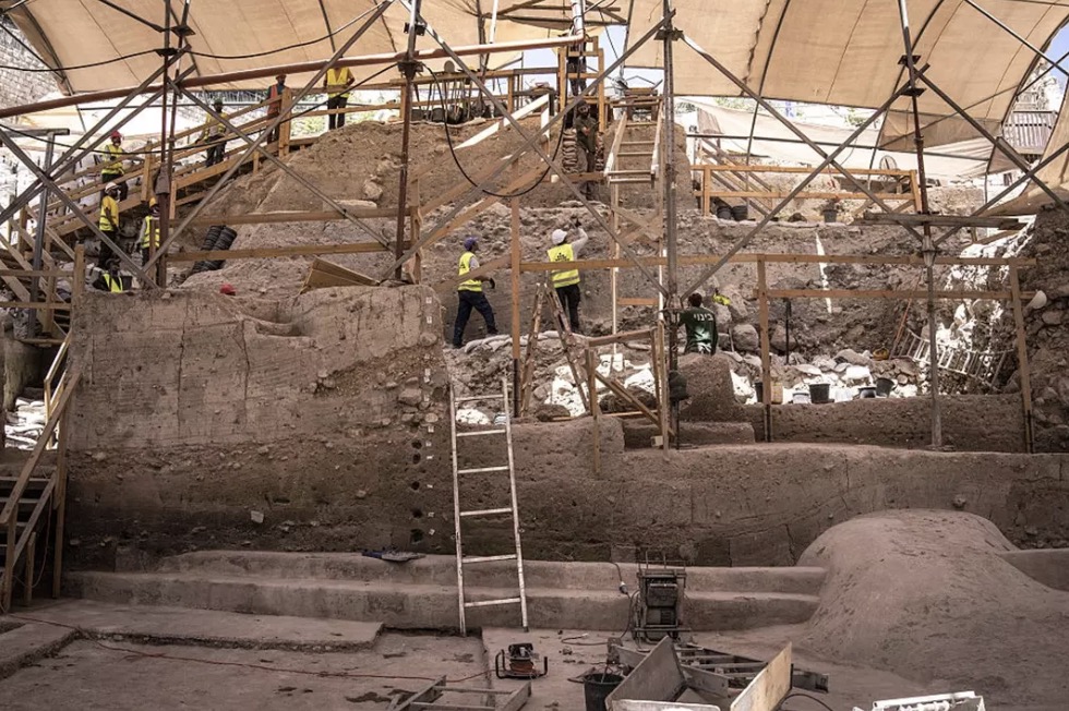 Arqueólogos descobrem represa pré-histórica perto do tanque onde Jesus teria "curado um homem cego" Funcionários da Autoridade de Antiguidades de Israel escavam uma represa recém-descoberta no Parque Nacional da Cidade de Davi, em Jerusalém, em 26 de agosto de 2025