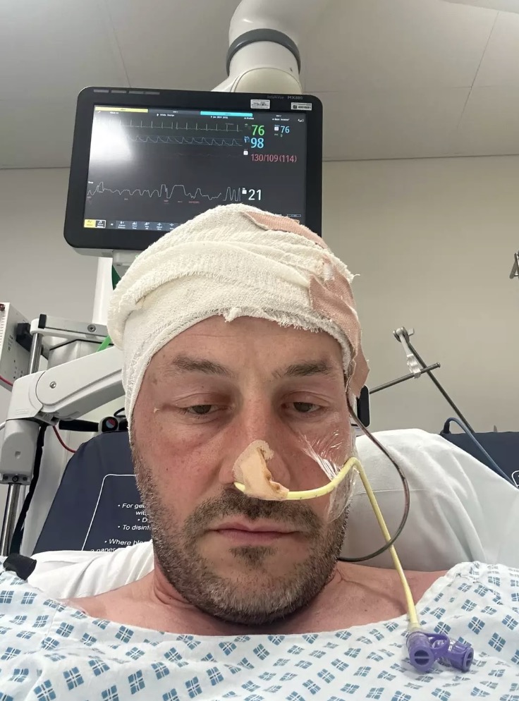 Homem é diagnosticado com dois tumores cerebrais após apresentar sintomas comuns de "ressaca" George Wade foi diagnosticado com dois tumores (SWNS)