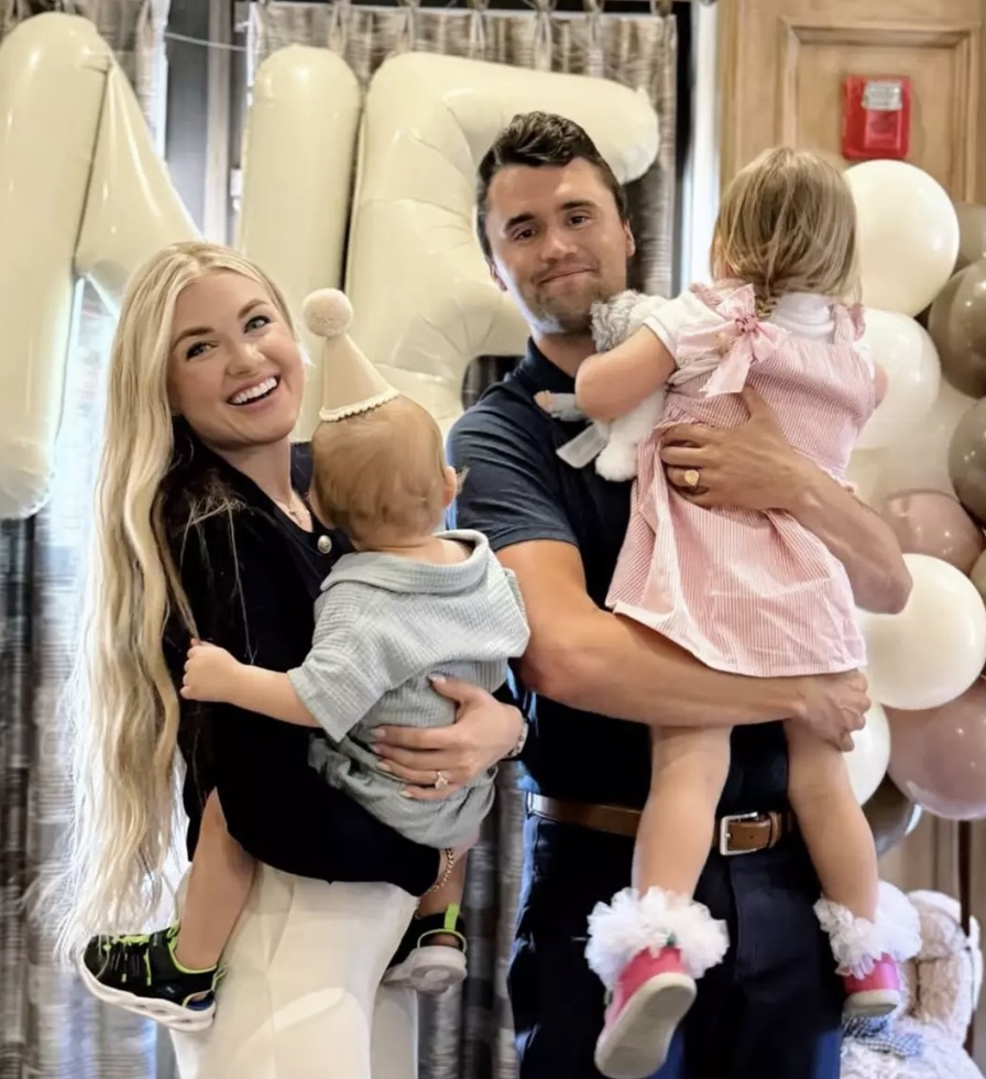 O FBI divulga atualização após encontrar evidência-chave no caso do assassinato de Charlie Kirk Kirk deixa a esposa e os dois filhos (mrserikakirk/Instagram)