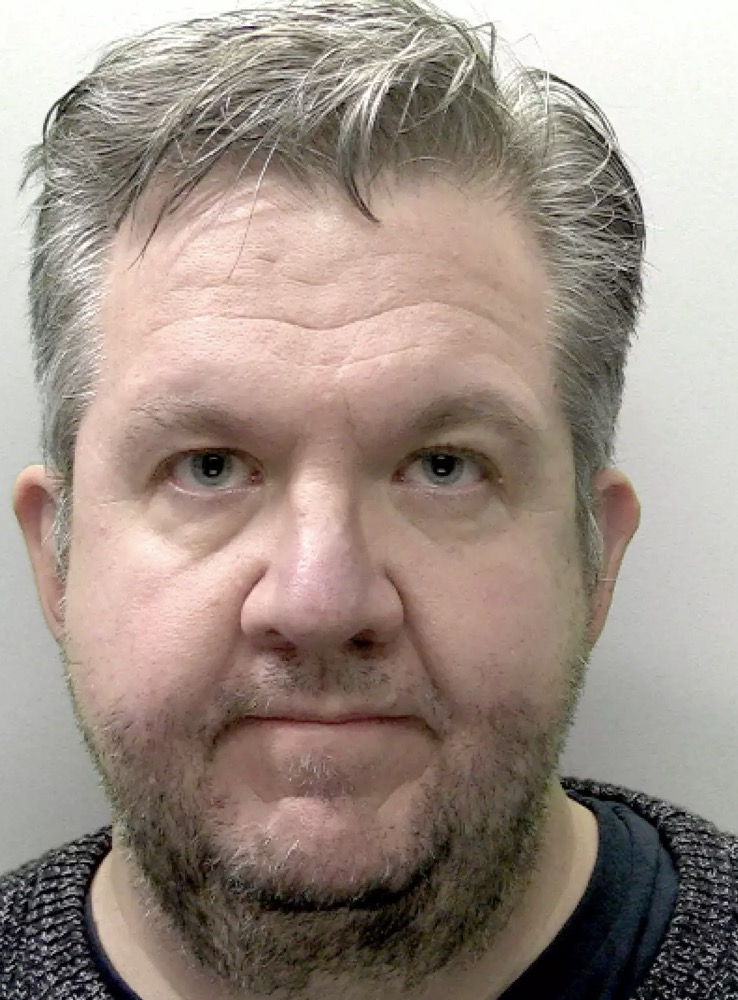 Motivo perturbador leva cirurgião com "obsessão sexual" por tema +18 bizarro a ter as próprias pernas amputadas Neil Hopper foi condenado a 32 meses de prisão (Polícia de Devon e Cornwall / PA Wire)