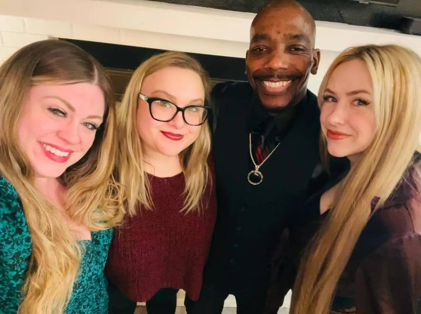 Homem com três esposas explica o que acontece na "sala boom boom" Nem todas as esposas de Nick gostam da expressão “sala boom boom” (Instagram/@the.davis.family_official.page)
