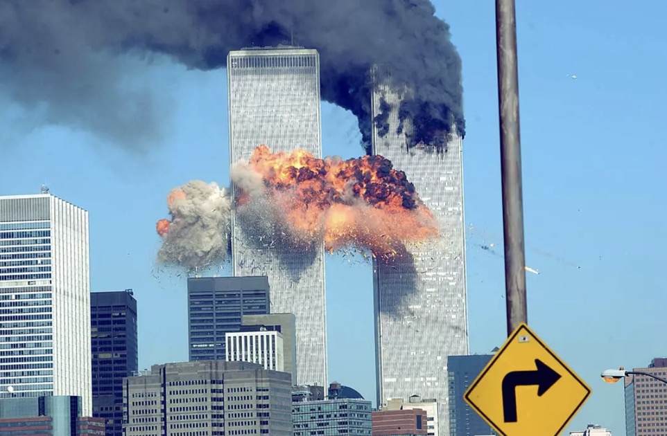 Socorrista do 11 de Setembro compartilha as "melhores e piores" coisas que viu após passar 1.000 horas no local O World Trade Center, em Nova York, foi atingido por dois aviões nos ataques terroristas de 11 de setembro de 2001