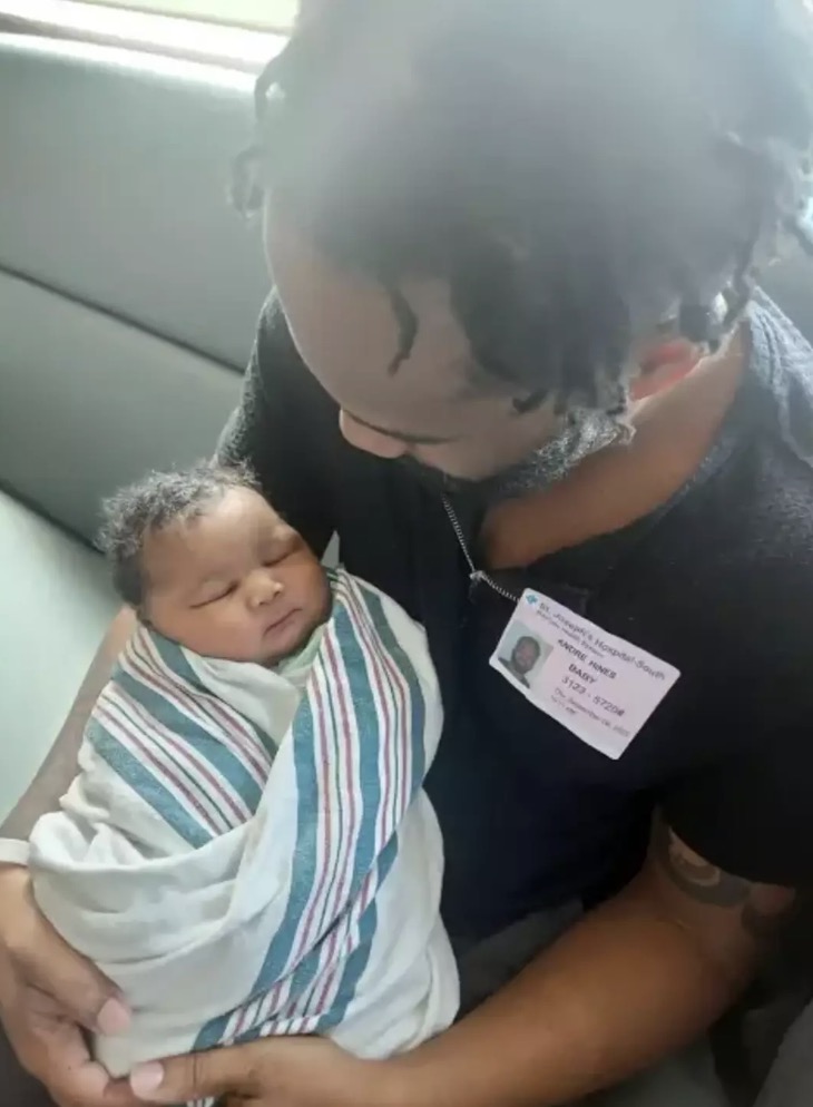 O pequeno fofinho nasceu com cerca de 6,35 kgs