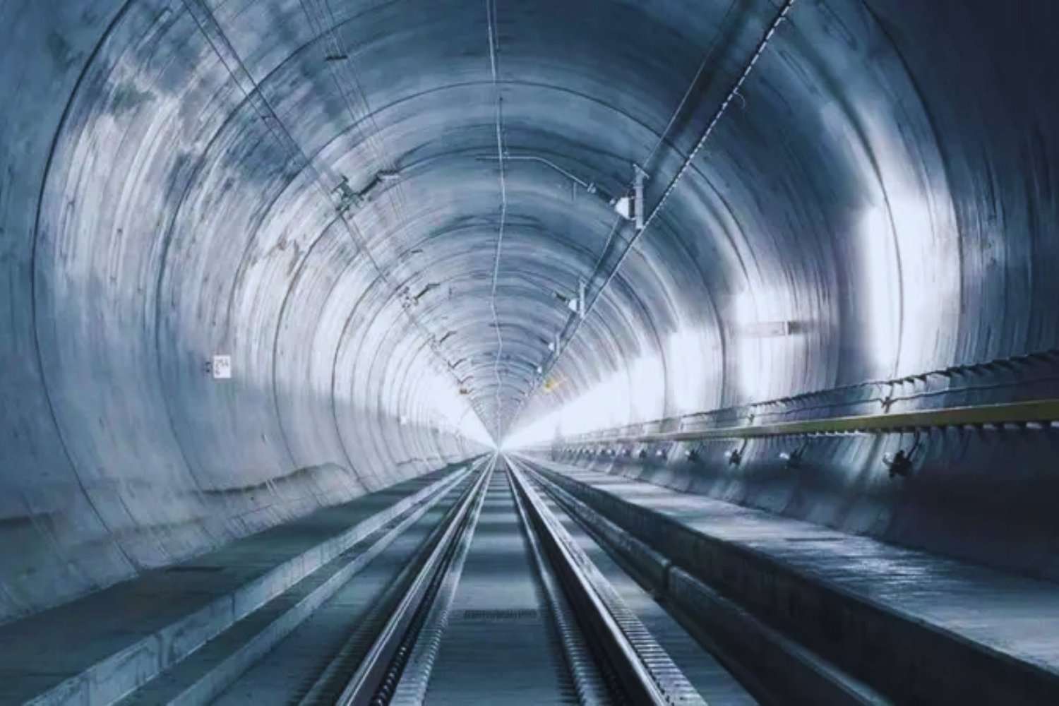 O túnel mais longo e profundo do mundo