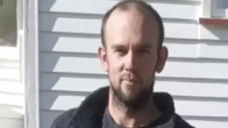 Pai que desapareceu com os filhos há quatro anos é morto a tiros pela polícia em incidente envolvendo uma das crianças Phillips desapareceu pela primeira vez em 2021 (Polícia da Nova Zelândia)