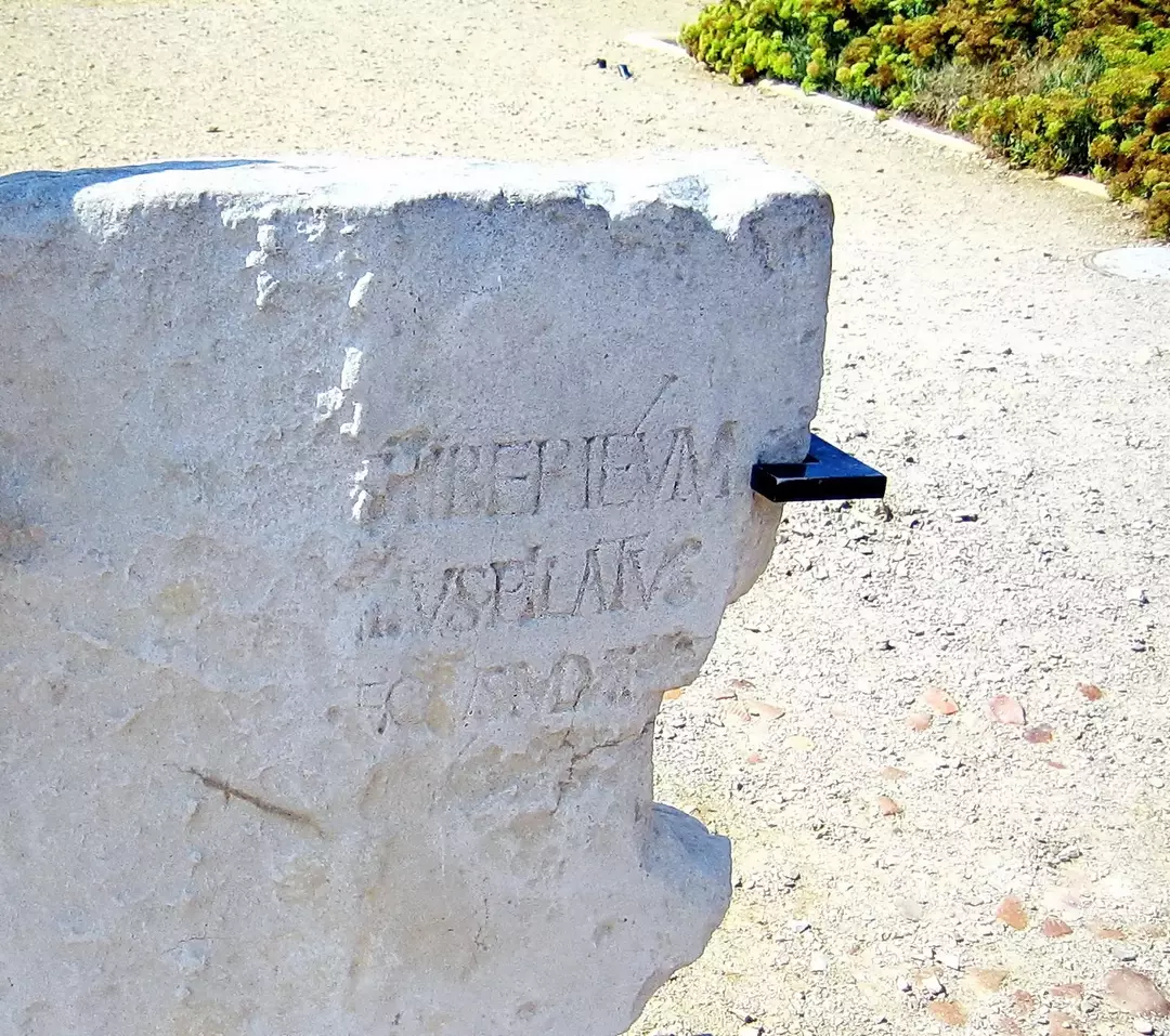 Seu nome estava, literalmente, gravado na pedra