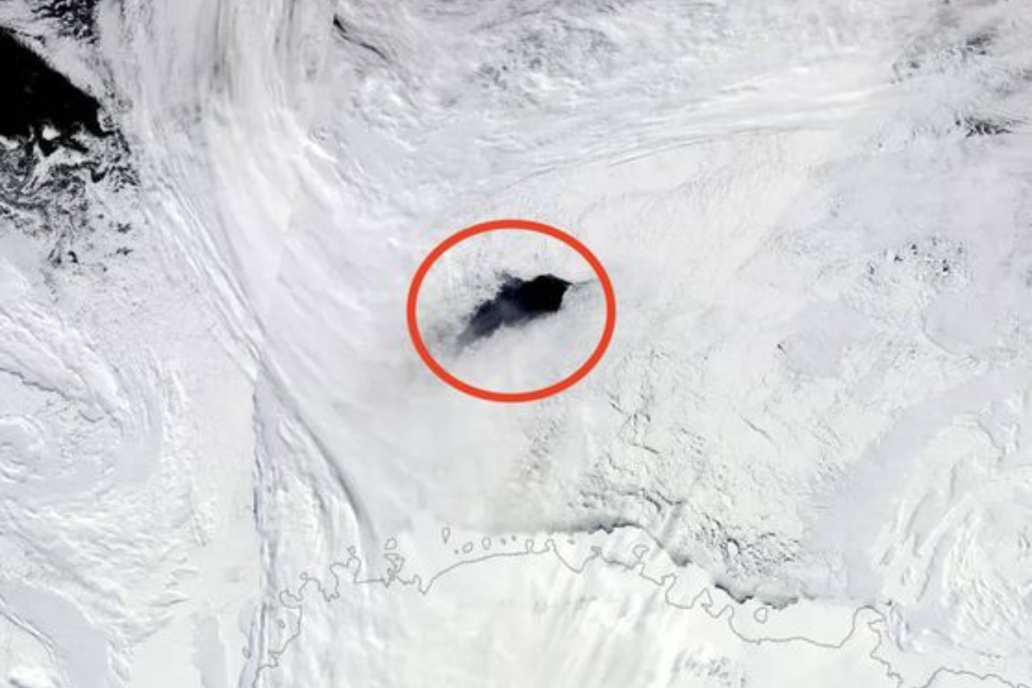 Um "buraco negro" apareceu no meio do gelo da Antártida e deixou os cientistas desconcertados