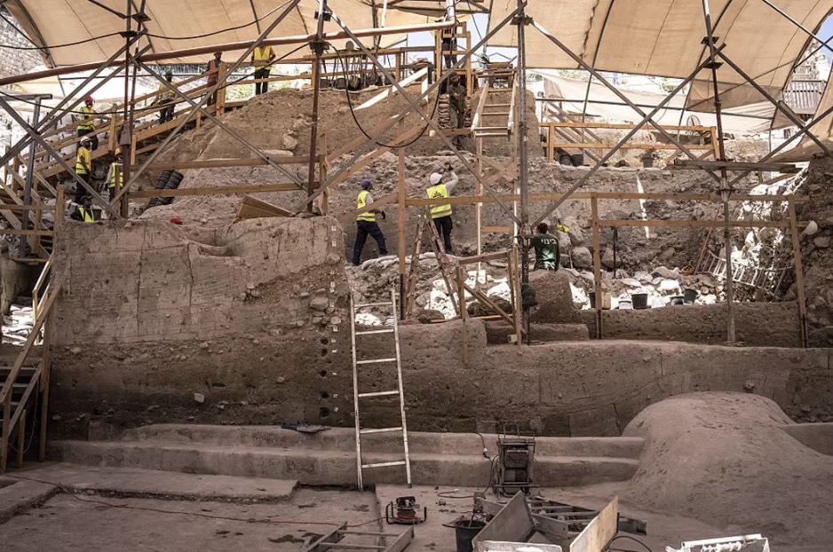 Achado histórico: Cientistas descobrem templo antigo onde Jesus teria "realizado milagre" Uma grande parede de represa foi recentemente descoberta nas escavações do Tanque de Siloé