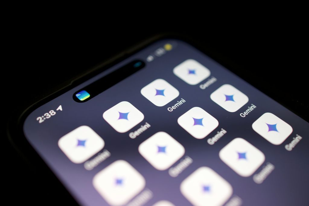 Vários apps do Gemini na tela do celular