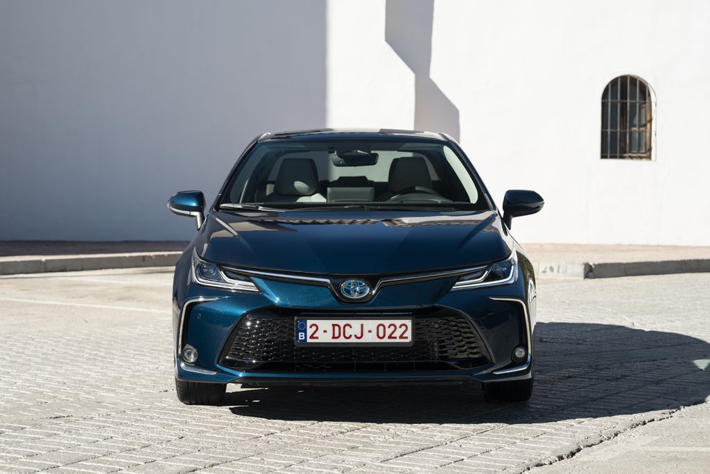 Toyota Corolla visto de frente