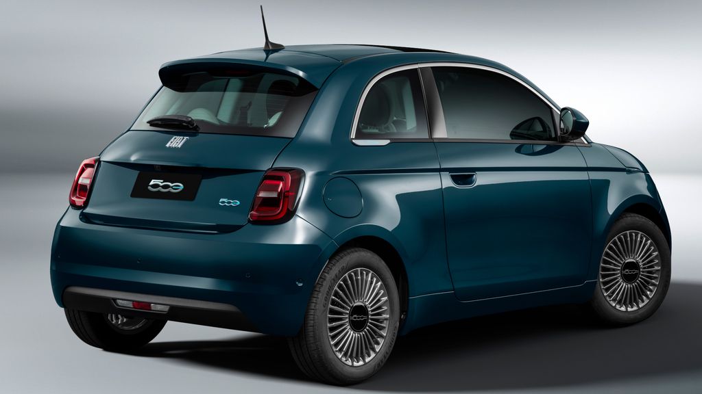 Fiat 500e visto por trás