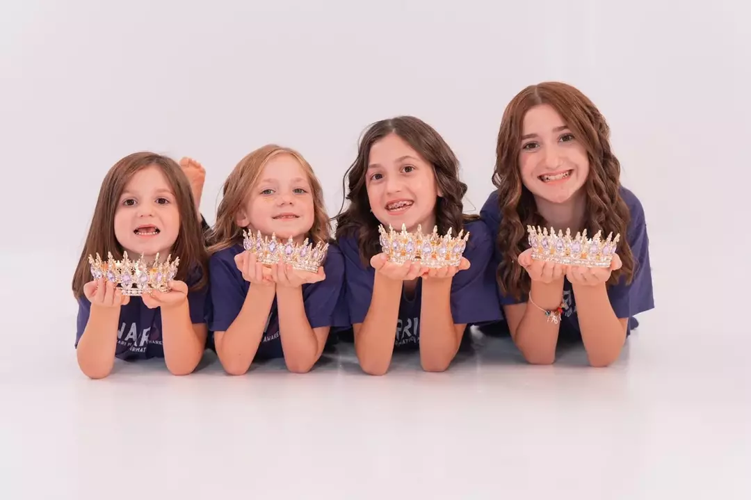 Austyn, de 4 anos, Amelia, de 6, Aubrey, de 9, e Adalee, de 12, estavam todas sofrendo com a mesma condição (Paul e Ashlee Higginbotham)