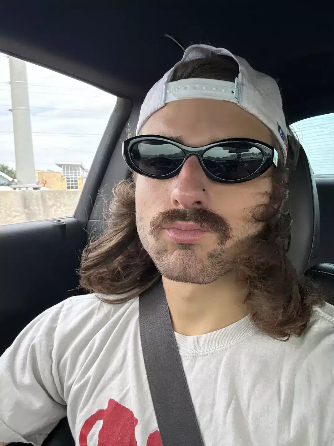 Homem que usada vape "a cada 10 segundos" alerta outros sobre os perigos após um assustador "chamado de alerta" Hudson vaporizou por seis anos (Kennedy News and Media)