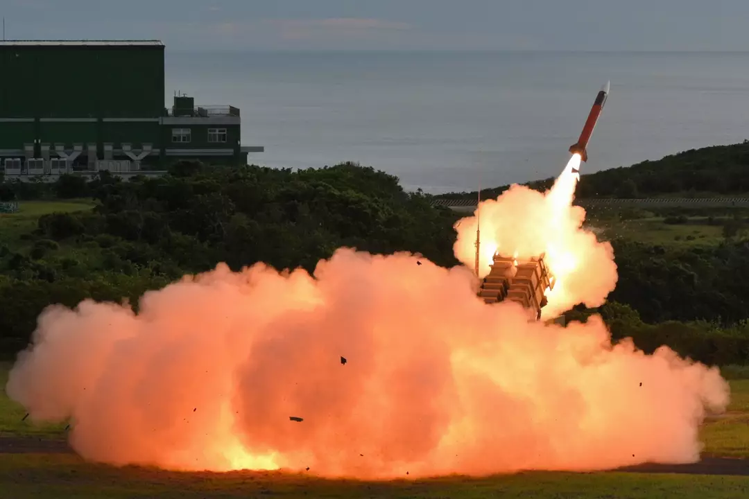Trump aumenta a produção de alguns dos mísseis mais poderosos do mundo em meio a temores de 3ª Guerra Mundial Mais mísseis Patriot estão entre as armas solicitadas pelos Estados Unidos