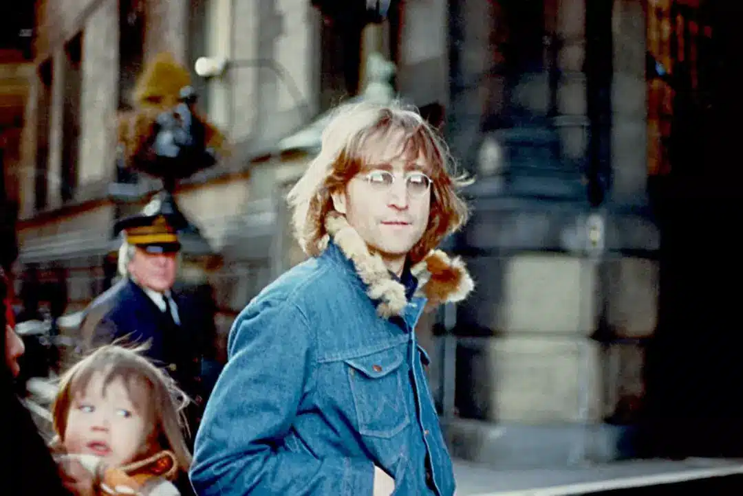 Assassino de John Lennon admite o verdadeiro motivo pelo qual atirou na lenda dos Beatles O músico tinha apenas 40 anos quando morreu