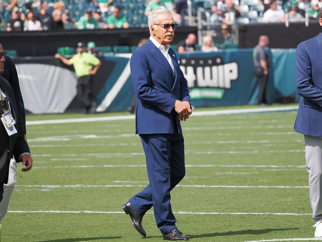 A família mais rica do mundo possui uma fortuna de $ 470.100.000.000 é dona de 7 grandes equipes esportivas O proprietário do Los Angeles Rams, Stanley Kroenke, possui participação em seis grandes clubes esportivos