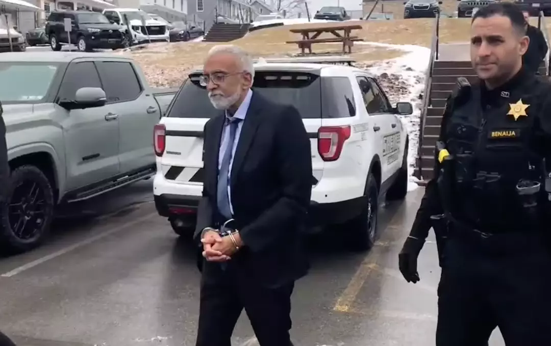 Homem que foi preso injustamente por 43 anos é detido pela polícia de imigração dos EUA imediatamente após ser libertado Subramanyam “Subu” Vedam havia acabado de provar a liberdade após 43 longos anos preso por um crime que não cometeu (CBS News 21)