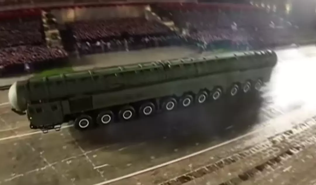 Kim Jong Un emite alerta ao resto do mundo após exibir nova arma nuclear (Televisão Central Coreana)