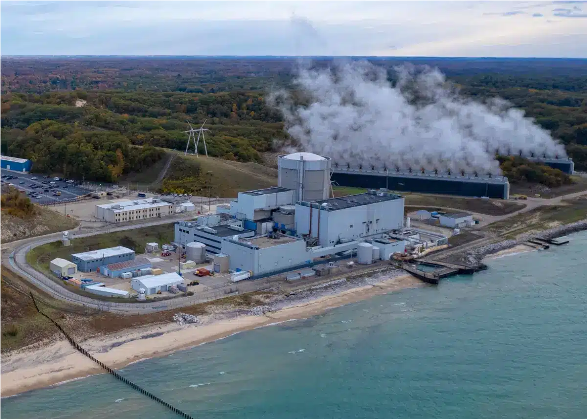 Um trabalhador de uma usina nuclear nos EUA caiu na cavidade do reator e engoliu água crítica da piscina Um trabalhador de uma usina nuclear nos EUA caiu na cavidade do reator e engoliu água crítica da piscina