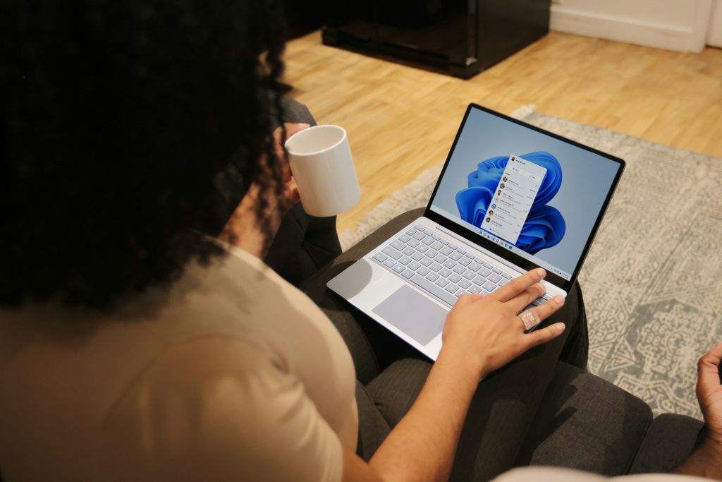 A correção de problemas nos produtos relacionados à Microsoft vem na esteira do fim do suporte ao Windows 10 (Imagem: Windows/Unsplash)