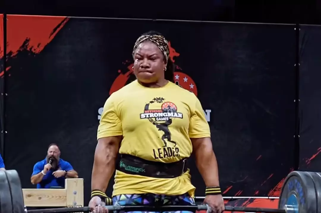 A levantadora de peso britânica Andrea Thompson levou o título após a desclassificação (Instagram/officialstrongman_)