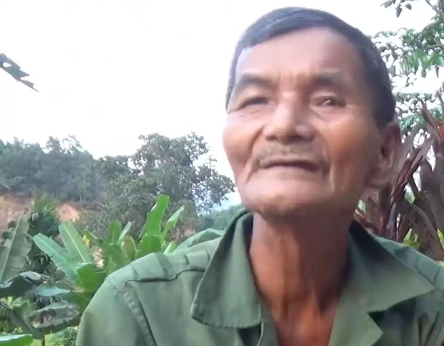 O fazendeiro vietnamita Ngoc Thai aparentemente nunca dorme (YouTube/Cuộc Sống Miền Trung)